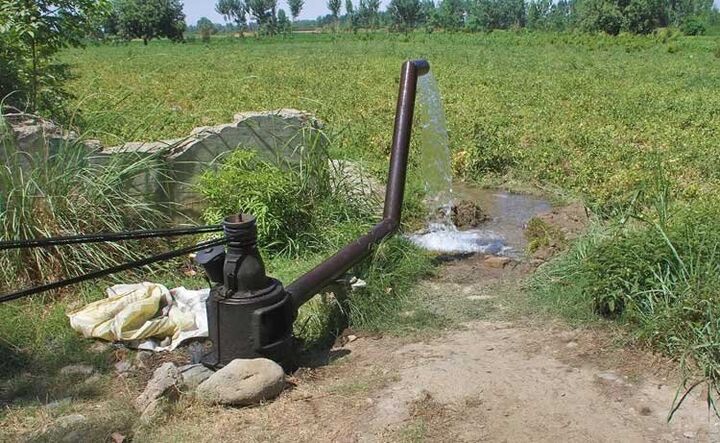 مانع تراشی قوانین به جای تسهیل/ کشاورزان باینال اجازه استفاده از آب ندارند