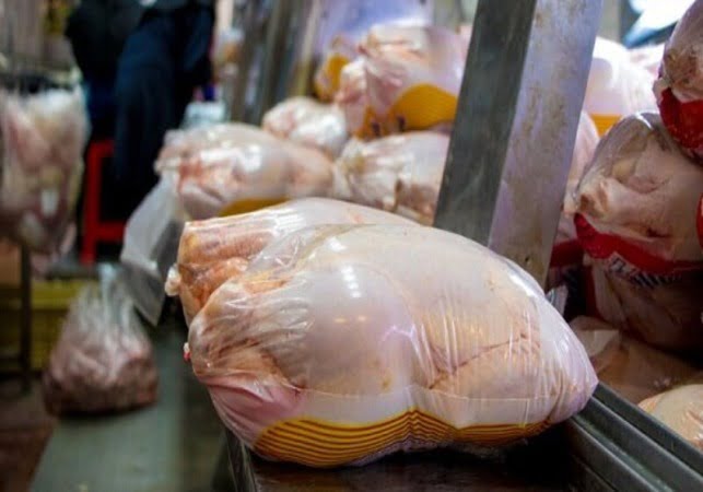 سیر نزولی قیمت مرغ در بازار| روزانه ۵۰۰ تن مازاد تولید داریم