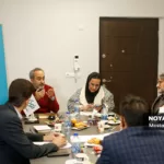 گاهی برخی مدیران یا نمایندگان در بازدید از شهرک ها کاستی هایی را مشاهده می کنند و طی تماس خود انتظار دارند این مشکل اولویت قرار گیرد؛ به همین دلیل تمام برنامه های ما درگیر این سفارش می شود و از اولویت های خود دور می شویم اما بعد از این نشست قول می دهیم حتما از همه شرکت های خدماتی نظرات را اخذ کنیم تا اولویت شهرک ها مشخص شود.الان 725 میلیارد تومان برای تکمیل نیازهای زیرساختی شهرک های صنعتی اعتبار نیاز داریم.باید پیگیری کنیم در استان اعبتارات تملک دارایی ما از 4 درصد به 10 درصد برسد.درست است که اولویت کشاورزی باشد، اما 30 درصد اشتغال استان صنعتی است و باید به آن توجه ویژه کرد.نشست با دستگاه های خدمات رسان را جدی بگیرید زیرا با توجه به فرارسیدن سرما در تامین سوخت مشکل خواهیم داشت.یکی از موضوعات تعریف صلاحیت صنعتی است. این دغدغه ماست که هرکسی جواز می گیرد ما باید زمین بدهیم و اکنون زمین هایی داریم که 18 سال یا بیشتر خریداری شده ولی صنعتی ایجاد نشده است.طبق قانون شهروندی هر کسی جواز بگیرد باید زمین بدهیم؛ متاسفانه نه تنها هیچ نشستی برای حل این مشکل با مجلس برگزار نشده بلکه برخی نمایندگان هم سفارش به صدور جواز می کنند.در این شرایط راهکار جدی عدم دخالت دراین مساله است. ژاپنی ها مجموعه ای دارند به اسم SMRJ که مشاور است و وقتی کسی می خواهد طرحی را اجرا می کند، این موسسه باید ارزیابی کند و ارزیابی آن ملاک صلاحیت و موفقیت پروژه است.