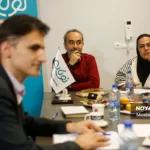 گاهی برخی مدیران یا نمایندگان در بازدید از شهرک ها کاستی هایی را مشاهده می کنند و طی تماس خود انتظار دارند این مشکل اولویت قرار گیرد؛ به همین دلیل تمام برنامه های ما درگیر این سفارش می شود و از اولویت های خود دور می شویم اما بعد از این نشست قول می دهیم حتما از همه شرکت های خدماتی نظرات را اخذ کنیم تا اولویت شهرک ها مشخص شود.الان 725 میلیارد تومان برای تکمیل نیازهای زیرساختی شهرک های صنعتی اعتبار نیاز داریم.باید پیگیری کنیم در استان اعبتارات تملک دارایی ما از 4 درصد به 10 درصد برسد.درست است که اولویت کشاورزی باشد، اما 30 درصد اشتغال استان صنعتی است و باید به آن توجه ویژه کرد.نشست با دستگاه های خدمات رسان را جدی بگیرید زیرا با توجه به فرارسیدن سرما در تامین سوخت مشکل خواهیم داشت.یکی از موضوعات تعریف صلاحیت صنعتی است. این دغدغه ماست که هرکسی جواز می گیرد ما باید زمین بدهیم و اکنون زمین هایی داریم که 18 سال یا بیشتر خریداری شده ولی صنعتی ایجاد نشده است.طبق قانون شهروندی هر کسی جواز بگیرد باید زمین بدهیم؛ متاسفانه نه تنها هیچ نشستی برای حل این مشکل با مجلس برگزار نشده بلکه برخی نمایندگان هم سفارش به صدور جواز می کنند.در این شرایط راهکار جدی عدم دخالت دراین مساله است. ژاپنی ها مجموعه ای دارند به اسم SMRJ که مشاور است و وقتی کسی می خواهد طرحی را اجرا می کند، این موسسه باید ارزیابی کند و ارزیابی آن ملاک صلاحیت و موفقیت پروژه است.