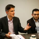 گاهی برخی مدیران یا نمایندگان در بازدید از شهرک ها کاستی هایی را مشاهده می کنند و طی تماس خود انتظار دارند این مشکل اولویت قرار گیرد؛ به همین دلیل تمام برنامه های ما درگیر این سفارش می شود و از اولویت های خود دور می شویم اما بعد از این نشست قول می دهیم حتما از همه شرکت های خدماتی نظرات را اخذ کنیم تا اولویت شهرک ها مشخص شود.الان 725 میلیارد تومان برای تکمیل نیازهای زیرساختی شهرک های صنعتی اعتبار نیاز داریم.باید پیگیری کنیم در استان اعبتارات تملک دارایی ما از 4 درصد به 10 درصد برسد.درست است که اولویت کشاورزی باشد، اما 30 درصد اشتغال استان صنعتی است و باید به آن توجه ویژه کرد.نشست با دستگاه های خدمات رسان را جدی بگیرید زیرا با توجه به فرارسیدن سرما در تامین سوخت مشکل خواهیم داشت.یکی از موضوعات تعریف صلاحیت صنعتی است. این دغدغه ماست که هرکسی جواز می گیرد ما باید زمین بدهیم و اکنون زمین هایی داریم که 18 سال یا بیشتر خریداری شده ولی صنعتی ایجاد نشده است.طبق قانون شهروندی هر کسی جواز بگیرد باید زمین بدهیم؛ متاسفانه نه تنها هیچ نشستی برای حل این مشکل با مجلس برگزار نشده بلکه برخی نمایندگان هم سفارش به صدور جواز می کنند.در این شرایط راهکار جدی عدم دخالت دراین مساله است. ژاپنی ها مجموعه ای دارند به اسم SMRJ که مشاور است و وقتی کسی می خواهد طرحی را اجرا می کند، این موسسه باید ارزیابی کند و ارزیابی آن ملاک صلاحیت و موفقیت پروژه است.