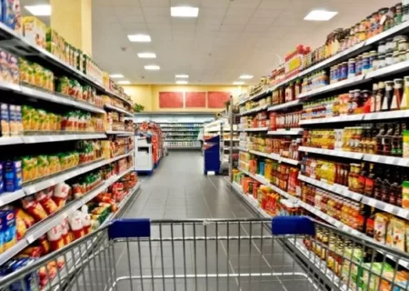 تفاوت قیمت کالای اساسی در فروشگاه های بزرگ و کوچک