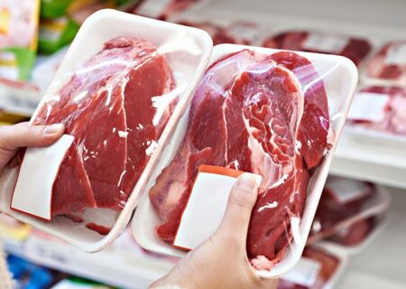 عرضه گسترده گوشت قرمز در بازار برای شب عید و ماه رمضان/ هیچ کمبودی نداریم